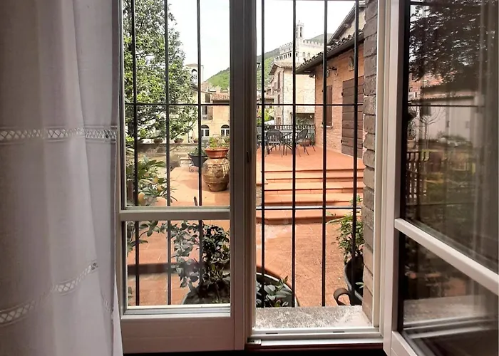 Il Vicoletto Dei Gerani Gubbio